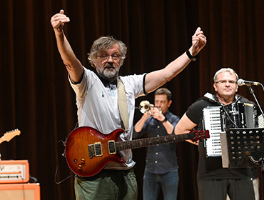 Emir Kusturica & The No Smoking Orchestra concert